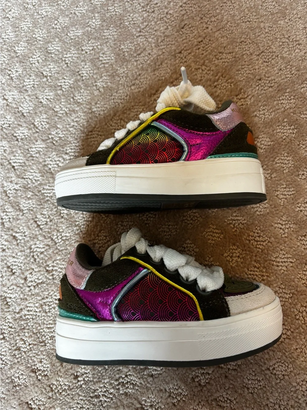 Kurt Geiger Mini Southbank Sneaker size 6-7